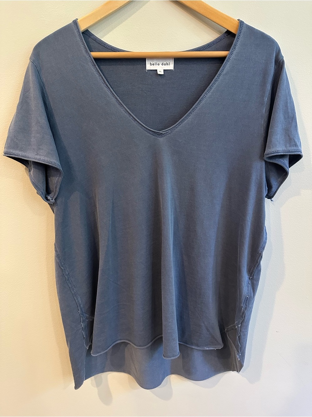 Bella Dahl Raw Edge V-Neck Tee in Blue XL EUC